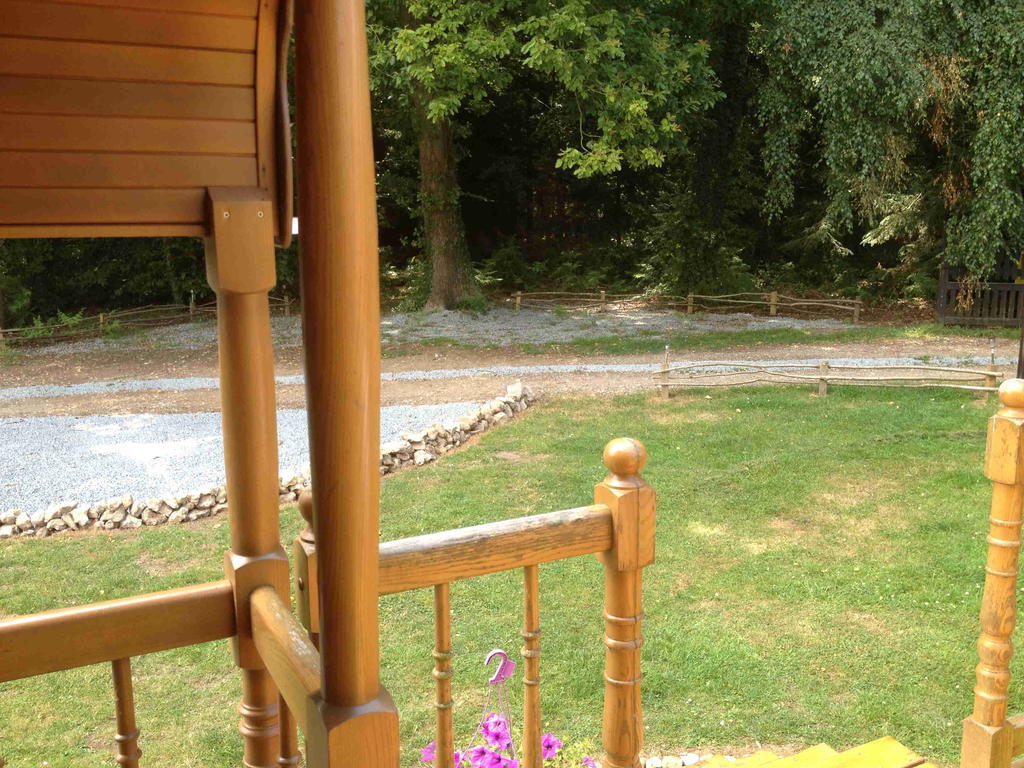 Roulotte Du Petit Bois Villa Theillement Dış mekan fotoğraf